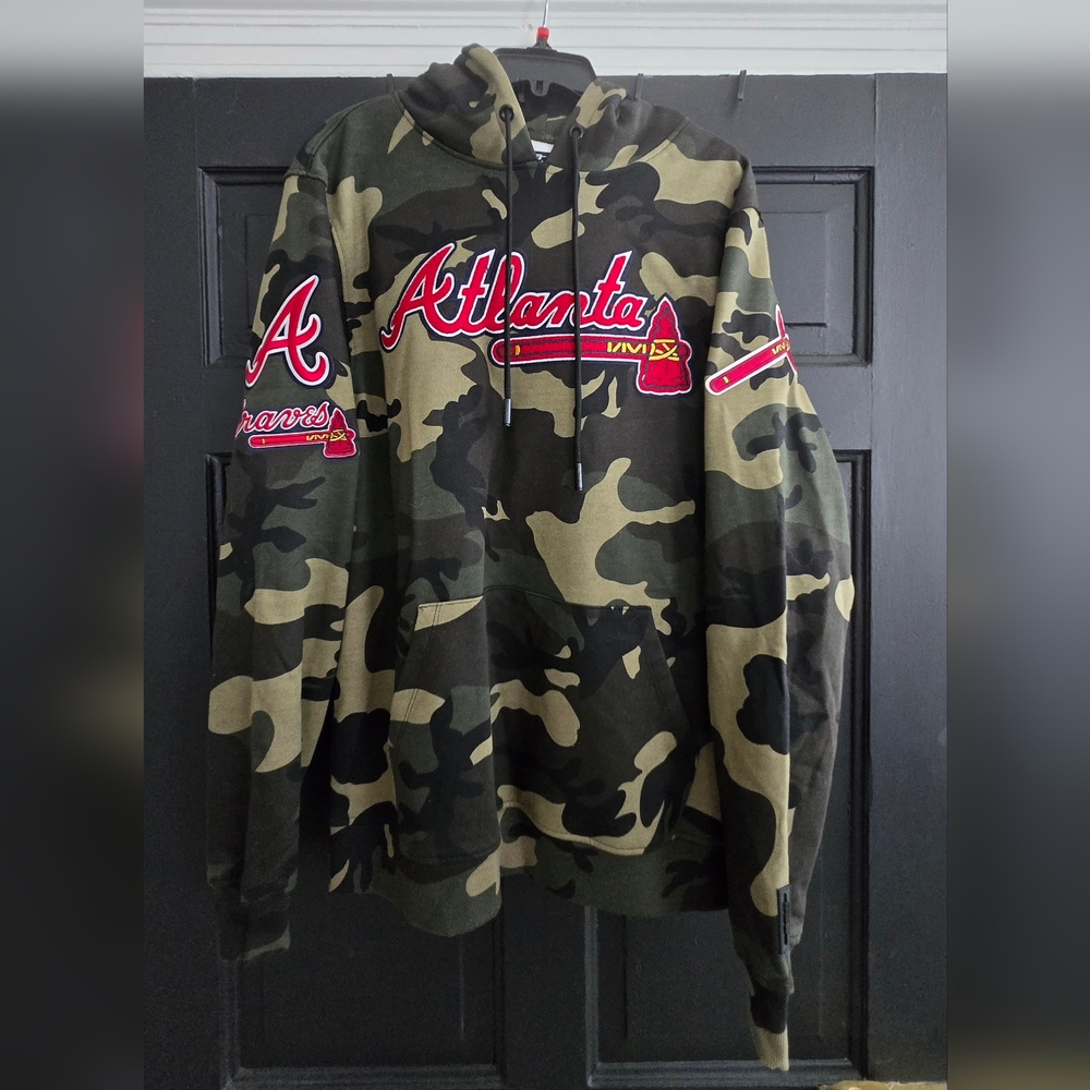 NEW Camo, camouflage Atlanta Braves hoodie, sweatshirt size Medium